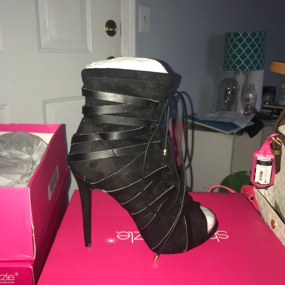 Sold 💗High Heels - Picture 4 of 5